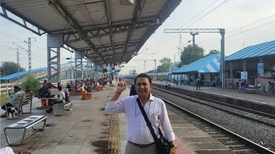 Sunil Gavaskar at Sachin Railway Station near Gujarat’s Surat. (Instagram/@gavaskarsunilofficial) Sunil Gavaskar at Sachin Railway Station near Gujarat’s Surat. (Instagram/@gavaskarsunilofficial)
