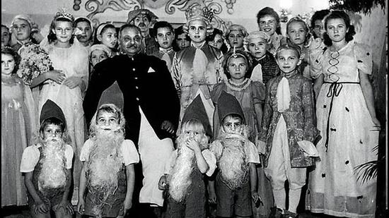 Maharaja Digvijaysinhji, the then Jam Sahib of Nawanagar, with the children during Christmas. (Sourced)