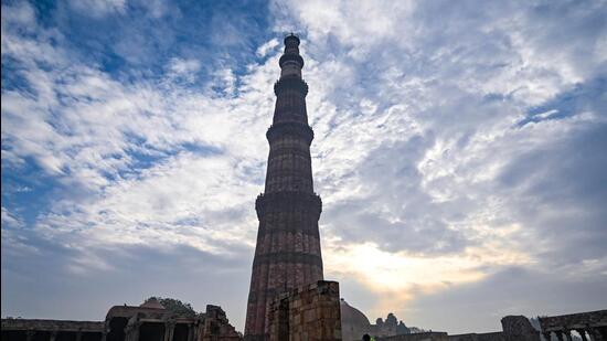 New Delhi, India - Nov. 28, 2023: Clouds seen hovering over the skies on a cold morning at Qutub Minar in New Delhi, India, on Tuesday, November 28, 2023. (Photo by Sanchit Khanna/ Hindustan Times) (Hindustan Times)