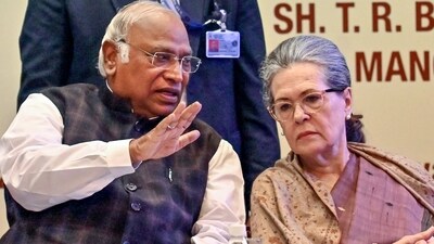 Congress Parliamentary Party (CPP) Chairperson Sonia Gandhi in conversation with party President Mallikarjun Kharge. (ANI) Congress Parliamentary Party (CPP) Chairperson Sonia Gandhi in conversation with party President Mallikarjun Kharge. (ANI)