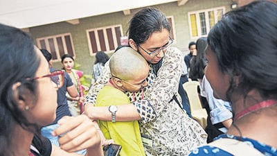 Bengaluru, India - Aug. 8, 2018: Friends congratulate Dhriti for shaving her head during the Gift Hair Gift Confidence campaign at Mount Carmel College in Bengaluru, India, on Wednesday, August 8, 2018. More than 50 students donated hair for the marginalised cancer patients. They donated in two sizes 8 inches or 10 inches. The Cherian foundation in partnership with Ladies Circle India and B&H Exports made such first ever initiative in Bengaluru. After the Pan India hair donation drive the mega wig donation drive to Kidwai Memorial Hospital and subsequently Adyar Cancer Institute will happen. (Photo by Arijit Sen/Hindustan Times) (Arijit Sen/HT Photo) Bengaluru, India - Aug. 8, 2018: Friends congratulate Dhriti for shaving her head during the Gift Hair Gift Confidence campaign at Mount Carmel College in Bengaluru, India, on Wednesday, August 8, 2018. More than 50 students donated hair for the marginalised cancer patients. They donated in two sizes 8 inches or 10 inches. The Cherian foundation in partnership with Ladies Circle India and B&H Exports made such first ever initiative in Bengaluru. After the Pan India hair donation drive the mega wig donation drive to Kidwai Memorial Hospital and subsequently Adyar Cancer Institute will happen. (Photo by Arijit Sen/Hindustan Times) (Arijit Sen/HT Photo)