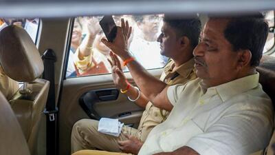 Mumbai, Nov 29 (ANI): Former Mumbai Mayor and Shiv Sena (Uddhav Balasaheb Thackeray) leader Datta Dalvi arrested for allegedly using objectionable language against Maharashtra Chief Minister Eknath Shinde, in Mumbai on Wednesday. (ANI Photo) (Deepak Salvi) Mumbai, Nov 29 (ANI): Former Mumbai Mayor and Shiv Sena (Uddhav Balasaheb Thackeray) leader Datta Dalvi arrested for allegedly using objectionable language against Maharashtra Chief Minister Eknath Shinde, in Mumbai on Wednesday. (ANI Photo) (Deepak Salvi)