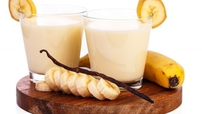 Bananas: A very popular food combo, people often add banana to their milk and enjoy banana shakes or smoothies in breakfast. However, this combination can cause phelgm and congestion.&nbsp; (Freepik)