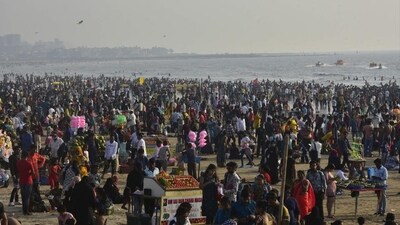 Maintain a basic minimum distance from individuals affected by the flu. (HT File Photo/Anshuman Poyrekar) Maintain a basic minimum distance from individuals affected by the flu. (HT File Photo/Anshuman Poyrekar)
