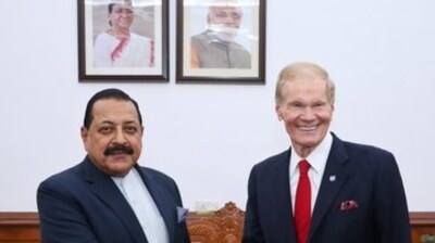 Jitendra Singh, Union Minister of State (Ind. Charge) Science & Technology with NASA administrator Bill Nelson. (@DrJitendraSingh) Jitendra Singh, Union Minister of State (Ind. Charge) Science & Technology with NASA administrator Bill Nelson. (@DrJitendraSingh)