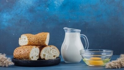 Yeast bread: Eating yeast bread with milk should be avoided as it may lead to discomfort and imbalance of doshas.&nbsp; (Freepik)