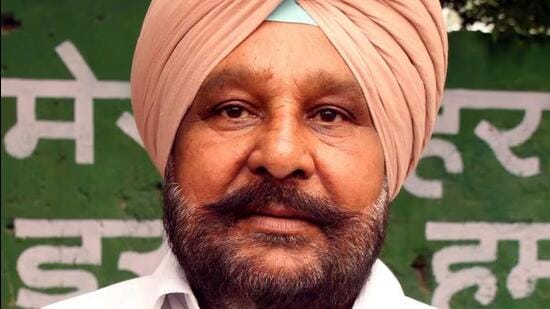 Former deputy speaker and ex-MLA from Malout Ajaib Singh Bhatti on Wednesday rejoined the Congress along with his daughter Jeevan Jot Kaur. (HT File)