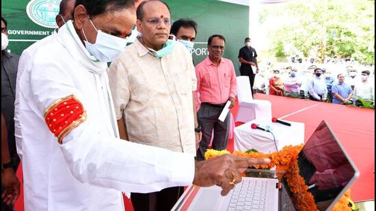 Telangana chief minister K Chandrashekar Rao inaugurating the Dharani Portal in 2020. (HT Photo)