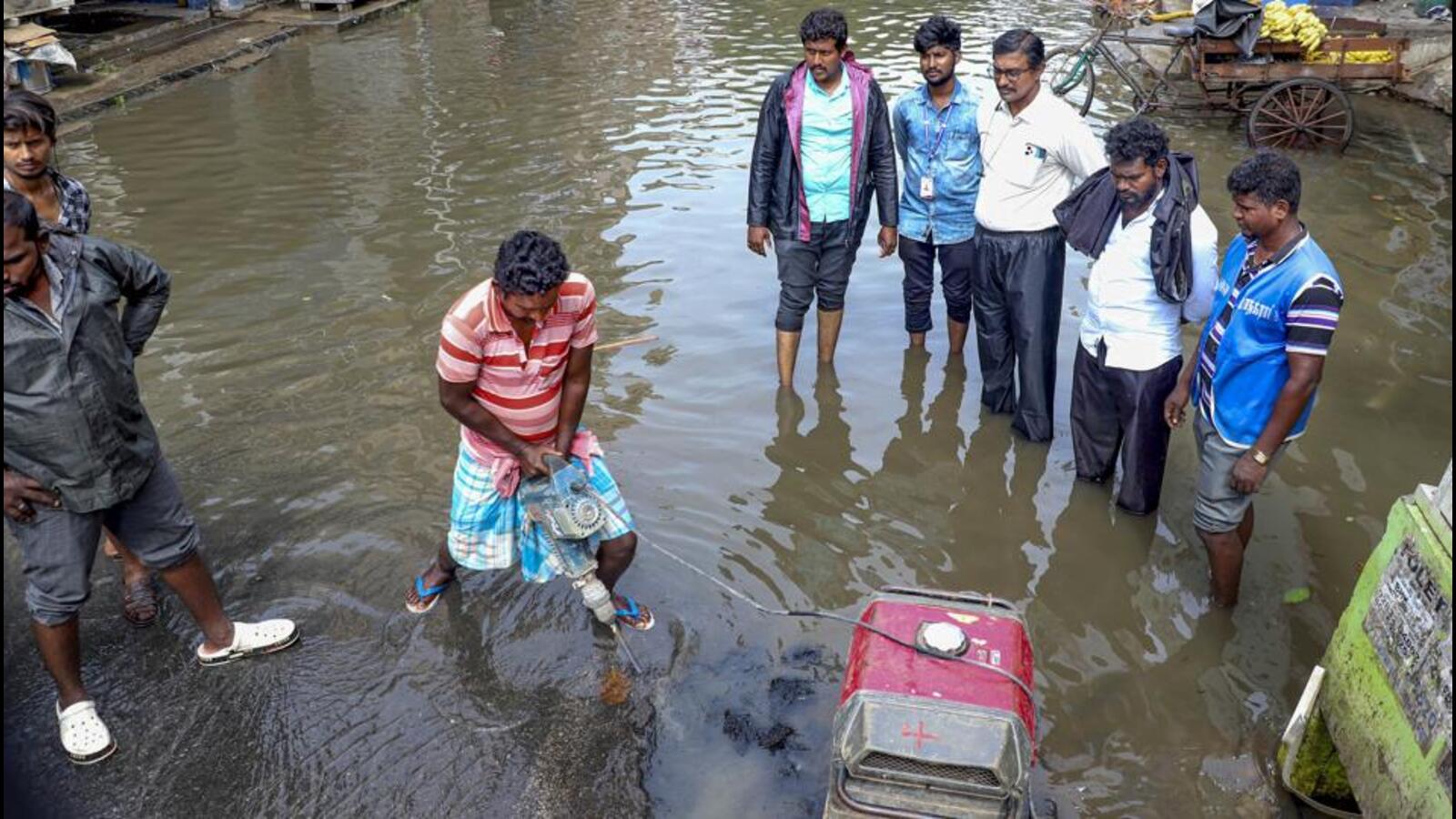 Chennai receives first spell of heavy rainfall; few roads flooded: Official - Vimarsana News