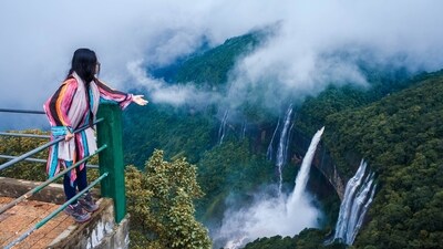Nohkalikai Falls in Cherrapunji (Shutterstock) Nohkalikai Falls in Cherrapunji (Shutterstock)