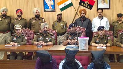 Commissioner of police Kuldeep Singh Chahal addressing media on the arrests in the ₹25-lakh robbery in Ludhiana. (HT Photo) Commissioner of police Kuldeep Singh Chahal addressing media on the arrests in the ₹25-lakh robbery in Ludhiana. (HT Photo)