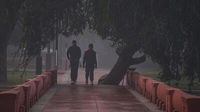 Delhi-India-November 30, 2023: People are seen morning walk in a garden amid cold and hazy weather near India Gate, in New Delhi, India, on Thursday, 30 November 2023. (Photo by Parveen Kumar/Hindustan Times) Delhi-India-November 30, 2023: People are seen morning walk in a garden amid cold and hazy weather near India Gate, in New Delhi, India, on Thursday, 30 November 2023. (Photo by Parveen Kumar/Hindustan Times)