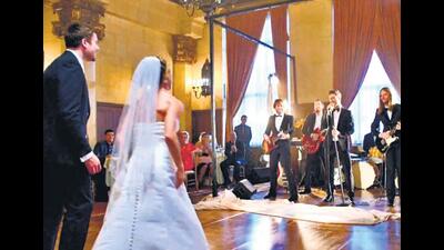 Maroon 5 performs at weddings too, in their video for the song Sugar (2015). Maroon 5 performs at weddings too, in their video for the song Sugar (2015).