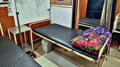 Officials said that the hospital was so dirty that if anybody rich ever entered, they would promptly walk out. Officials said that the hospital was so dirty that if anybody rich ever entered, they would promptly walk out.