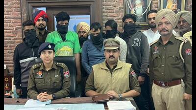 The accused in custody of Dera Bassi police. They said besides robberies, the gang was also involved in kidnapping, extortion and drug peddling. (HT Photo) The accused in custody of Dera Bassi police. They said besides robberies, the gang was also involved in kidnapping, extortion and drug peddling. (HT Photo)