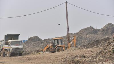 The city, with 100 residential wards, generates about 1,400 metric tonnes of daily solid waste and it is currently getting processed at an 11 acre site on Pipeline Road. (Sakib Ali/HT Photo) The city, with 100 residential wards, generates about 1,400 metric tonnes of daily solid waste and it is currently getting processed at an 11 acre site on Pipeline Road. (Sakib Ali/HT Photo)