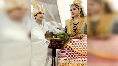 Donned in traditional all-white attire, Randeep Hooda transformed into a Manipuri groom, while Lin Laishram looked stunning in her traditional Manipuri bridal outfit. (Instagram/@randeephooda) Donned in traditional all-white attire, Randeep Hooda transformed into a Manipuri groom, while Lin Laishram looked stunning in her traditional Manipuri bridal outfit. (Instagram/@randeephooda)