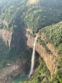 Nohkalikai Falls (Soumya Vajpayee/HT) Nohkalikai Falls (Soumya Vajpayee/HT)