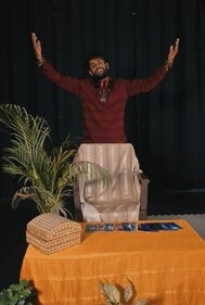 Presented by Kanupriya Theatre Company, this play is a situational comedy performed in Hinglish. Presented by Kanupriya Theatre Company, this play is a situational comedy performed in Hinglish.