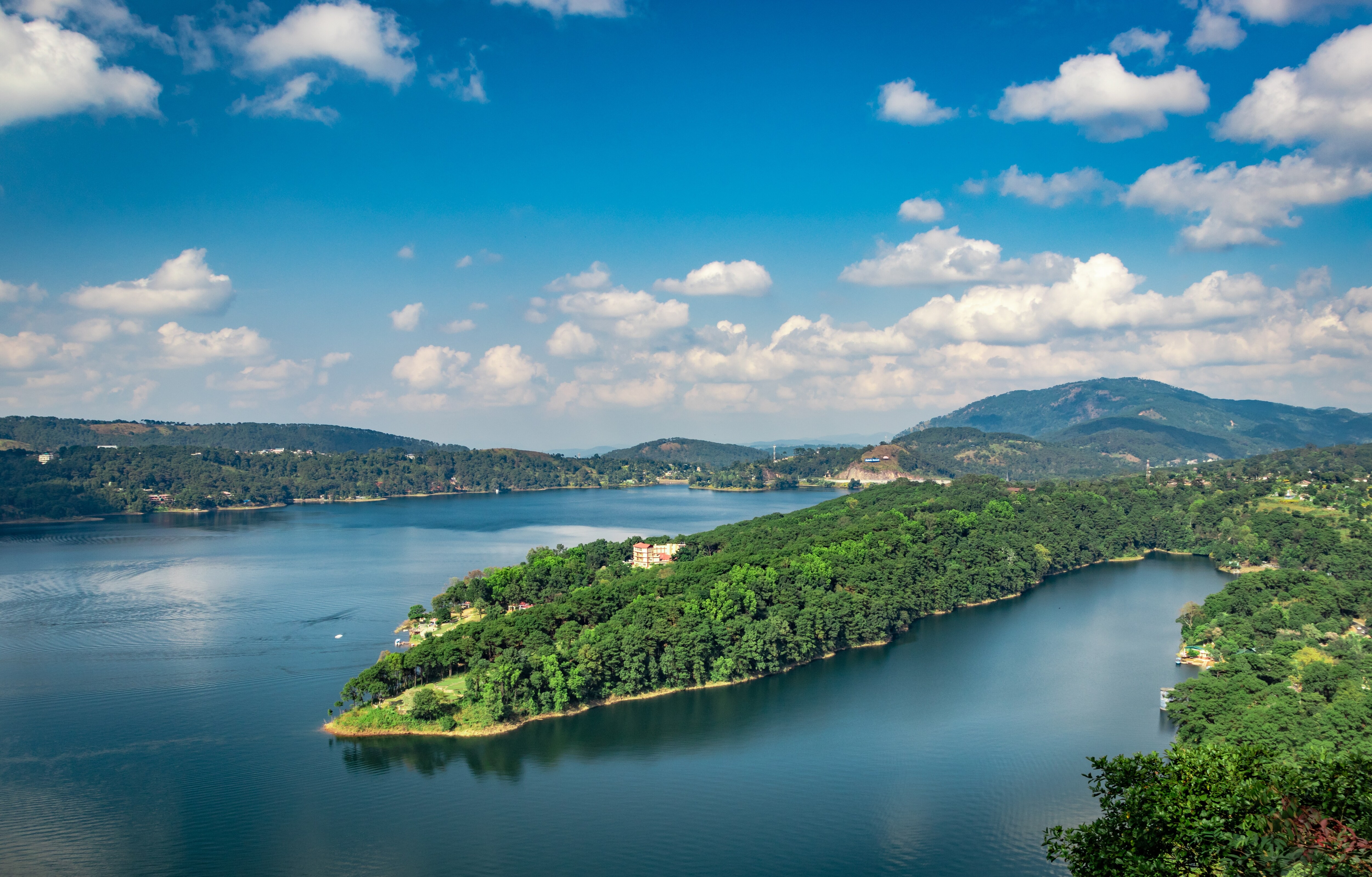 Umiam Lake (Shutterstock) Umiam Lake (Shutterstock)