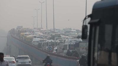 A 24-hour average Air Quality Index (AQI) of 378 (very poor) was recorded at noon on Friday. (HT PHOTO) A 24-hour average Air Quality Index (AQI) of 378 (very poor) was recorded at noon on Friday. (HT PHOTO)