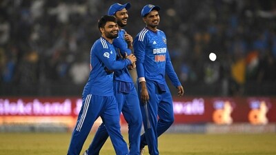 Rinku Singh, Axar Patel and Shreyas Iyer walk back to the pavilion after the fourth T20I between India and Australia (AFP) Rinku Singh, Axar Patel and Shreyas Iyer walk back to the pavilion after the fourth T20I between India and Australia (AFP)