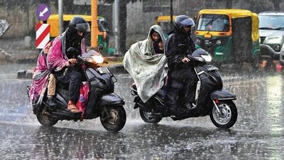 Isolated heavy rainfall with light to moderate rainfall at most places across the regions of north coastal Tamil Nadu and Puducherry are likely on Saturday. (File)(Keshav Singh/HT) Isolated heavy rainfall with light to moderate rainfall at most places across the regions of north coastal Tamil Nadu and Puducherry are likely on Saturday. (File)(Keshav Singh/HT)