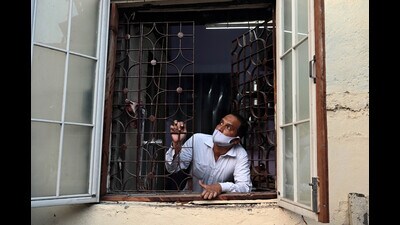 Mumbai, India - Dec. 1, 2023: Madanpura resident Shahid Shaikh filed a complaint with BMC against Central Bakery in Mumbai, India, on Friday, December 1, 2023. (Photo by Raju Shinde/ Hindustan Times)