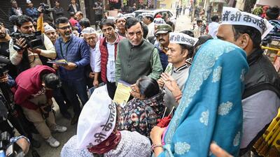New Delhi, India - Dec. 1, 2023: AAP workers during a door to door signature campaign of "Main Bhi Kejriwal" to seek people's opinion at E block Ganesh Nagar Complex in New Delhi, India, on Friday, December 1, 2023. (Photo by Raj K Raj/ Hindustan Times) (Hindustan Times)