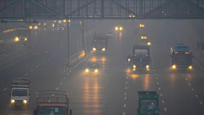 New Delhi, India- December 01, 2023: Commuters on NH 24 in smoggy morning, in New Delhi, India, on Friday, December 01, 2023. (Photo by Sunil Ghosh / Hindustan Times) New Delhi, India- December 01, 2023: Commuters on NH 24 in smoggy morning, in New Delhi, India, on Friday, December 01, 2023. (Photo by Sunil Ghosh / Hindustan Times)