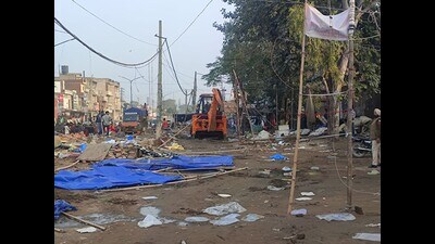 Taking stern action against roadside encroachments, the Municipal Corporation (MC) organised anti-encroachment drives and removed illegal vegetable markets from Focal Point phase 5 (near Nahar Industries) and Sherpur area (near Aarti steels) on Friday. (HT Photo)