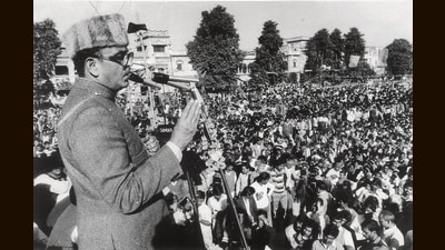 VP Singh, then Janata Dal president, addressing a crowd in Lucknow in a photo from February 24, 1989. (HT Archive) VP Singh, then Janata Dal president, addressing a crowd in Lucknow in a photo from February 24, 1989. (HT Archive)