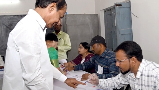 Siddipet [Telangana], Nov 30 (ANI): Telangana CM and BRS Chief K. Chandrasekhar Rao gets his finger marked with ink as he casts his vote for the Telangana Assembly elections, at Chintamadaka village in Siddipet on Thursday. (ANI Photo)