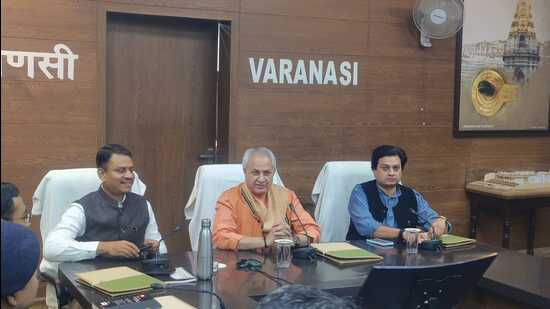 NGT judicial member Dr Afroz Ahmed chairing a meeting of district environmental committee, Varanasi (HT Photo)
