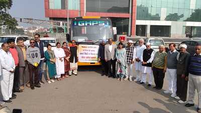 Congress members during “Pole khol bhraman” in Karnal. (HT PHOTO)