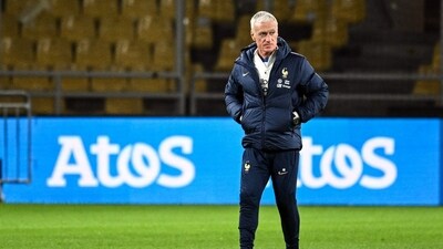 France's head coach Didier Deschamps attends a training session. (AFP)
