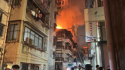 Fire breaks out at Gomti Bhavan Building, Girgaon Chowpatty in Mumbai. Photos by Bhushan Koyande