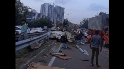 Police said a Mumbai-bound loaded truck lost control near the selfie point and collided with a pickup truck of the National Highways Authority of India (NHAI) that was deputed for divider work. (HT PHOTO) Police said a Mumbai-bound loaded truck lost control near the selfie point and collided with a pickup truck of the National Highways Authority of India (NHAI) that was deputed for divider work. (HT PHOTO)