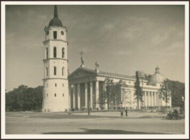 Through historical photographs, this exhibition vividly depicts the evolution of Vilnius (Lithuania's capital). Through historical photographs, this exhibition vividly depicts the evolution of Vilnius (Lithuania's capital).
