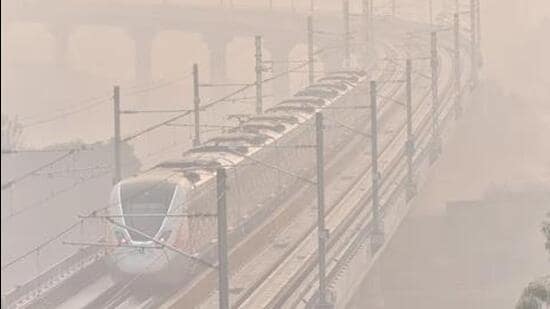 On Friday, Delhi’s 24-hour AQI was recorded at 372 at 4 pm, while it was 401 (severe) on Thursday at 7pm (Representative Photo)