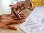 MP election results 2023: A polling official puts a mark with indelible ink on the finger of a voter prior to casting her vote at a polling booth for the Madhya Pradesh Assembly elections.(ANI)