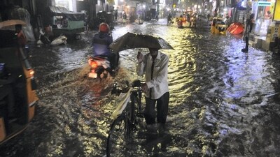 Cyclonic storm will cross the south Andhra Pradesh coast during the December 5 forenoon. (PTI) (HT_PRINT) Cyclonic storm will cross the south Andhra Pradesh coast during the December 5 forenoon. (PTI) (HT_PRINT)
