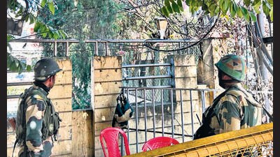 BSF personnel stand guard near houses of Kuki officials in Checkon area of Imphal. (HT Photo) BSF personnel stand guard near houses of Kuki officials in Checkon area of Imphal. (HT Photo)