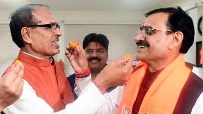 Chief Minister Shivraj Singh Chouhan and BJP State Chief VD Sharma offer sweets to each other as they celebrate the party’s win (Twitter Photo) Chief Minister Shivraj Singh Chouhan and BJP State Chief VD Sharma offer sweets to each other as they celebrate the party’s win (Twitter Photo)