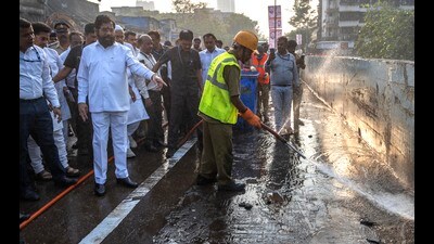 Chief minister Eknath Shinde at the launch of the cleaniness drive at Dharavi on Sunday. (Satish Bate/ Hindustan Times) Chief minister Eknath Shinde at the launch of the cleaniness drive at Dharavi on Sunday. (Satish Bate/ Hindustan Times)