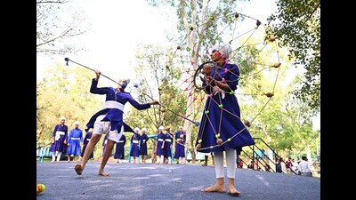 Nihangs performing gatka during Military Literature Festival at Sukhna Lake Sports Complex on Sunday. (HT PHOTO)