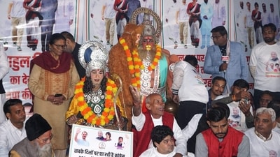 Assembly election results 2023: Congress supporters outside the party headquarters in Delhi as the counting of votes for Chhattisgarh, Rajasthan, Madhya Pradesh and Telangana are underway. (PTI) Assembly election results 2023: Congress supporters outside the party headquarters in Delhi as the counting of votes for Chhattisgarh, Rajasthan, Madhya Pradesh and Telangana are underway. (PTI)
