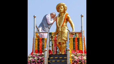 Prime Minister Narendra Modi pays tributes to tribal icon Birsa Munda at Khunti in Jharkhand on November 15. (PTI) Prime Minister Narendra Modi pays tributes to tribal icon Birsa Munda at Khunti in Jharkhand on November 15. (PTI)