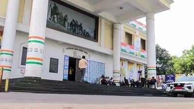 A view of the Chhattisgarh Congress office during the counting of votes for the State Assembly elections, in Raipur on Sunday. A view of the Chhattisgarh Congress office during the counting of votes for the State Assembly elections, in Raipur on Sunday.