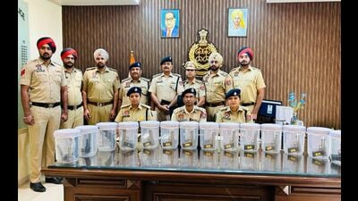 The Khanna police have uncovered a disturbing trend where weapon suppliers are targeting vulnerable youngsters through social networking sites, enticing them with promises of lucrative commissions and using them as couriers to supply illegal weapons. (HT File Photo) The Khanna police have uncovered a disturbing trend where weapon suppliers are targeting vulnerable youngsters through social networking sites, enticing them with promises of lucrative commissions and using them as couriers to supply illegal weapons. (HT File Photo)